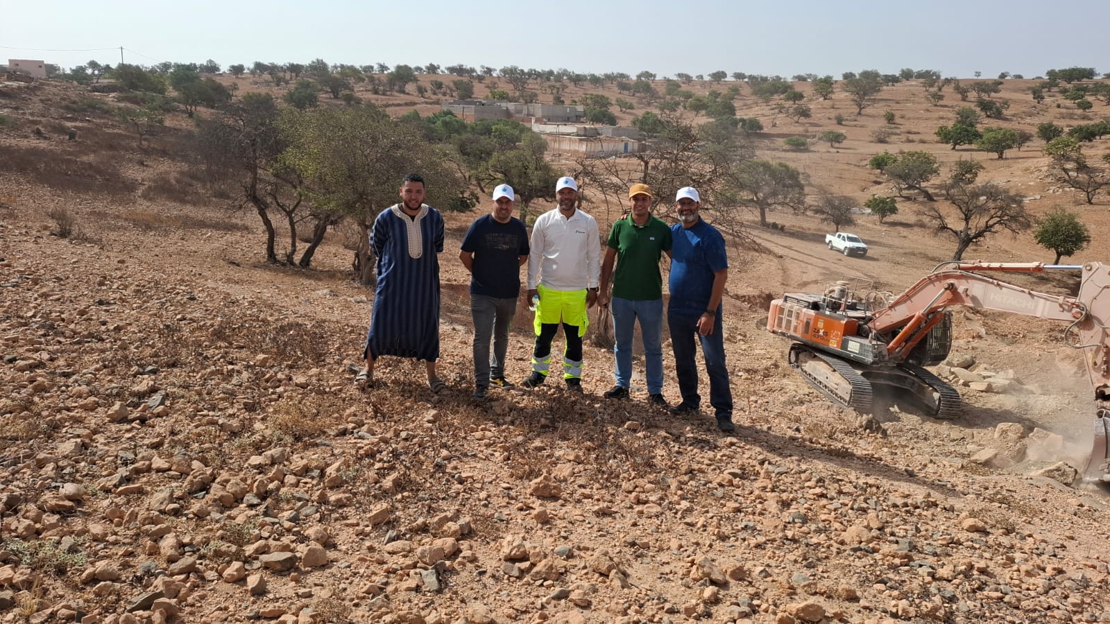 صورة عامة من موقع مشروع ملعب القرب وفضاء الألعاب